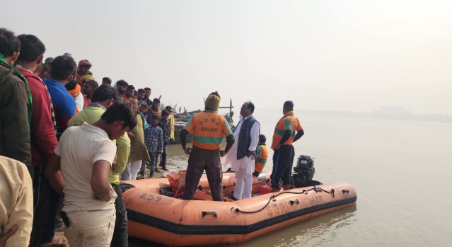 दानापुर में गंगा नदी में युवक डूबा, SDRF कर रही तलाश