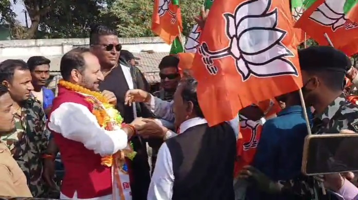 छातापुर में विधायक नीरज कुमार सिंह बबलू का आभार यात्रा