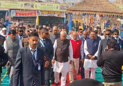बिहार के मुख्यमंत्री नीतीश कुमार अचानक सोनपुर मेले में पहुंच गए