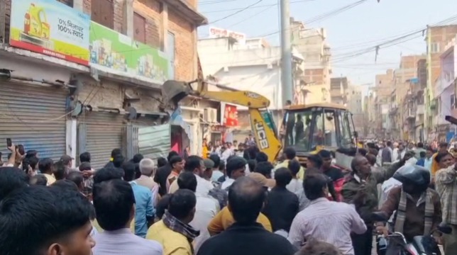 आरा में अतिक्रमण मुक्त अभियान, सड़क किनारे कब्जे हटाए गए