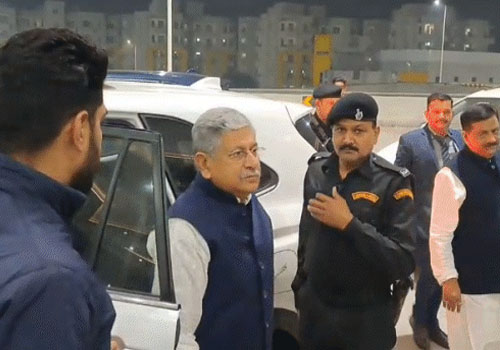 शपथ ग्रहण से पहले ललन सिंह और संजय झा दिल्ली पहुंचे, सियासी हलचल तेज