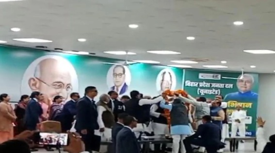 जदयू का सदस्यता अभियान शुरू, नीतीश कुमार ने ली पहली सदस्यता