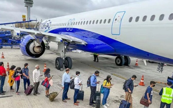 दिल्ली और बेंगलुरु हवाई अड्डों पर इंडिगो फ्लाइट्स रद्द